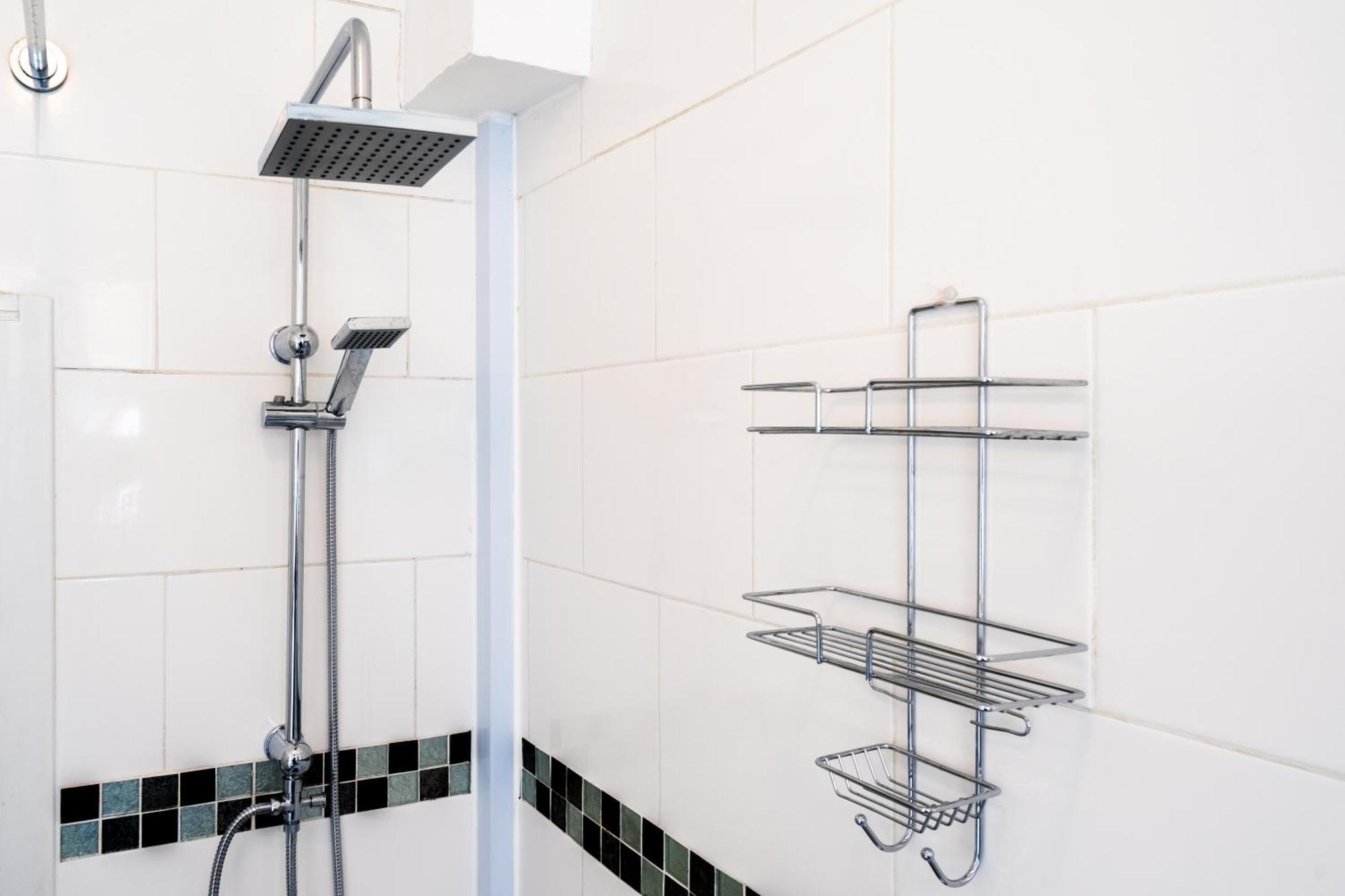 Modern 3 Bedroom Apartment In Wimbeldon Park لندن المظهر الخارجي الصورة